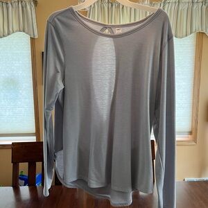 Grey active shirt with keyhole cutout